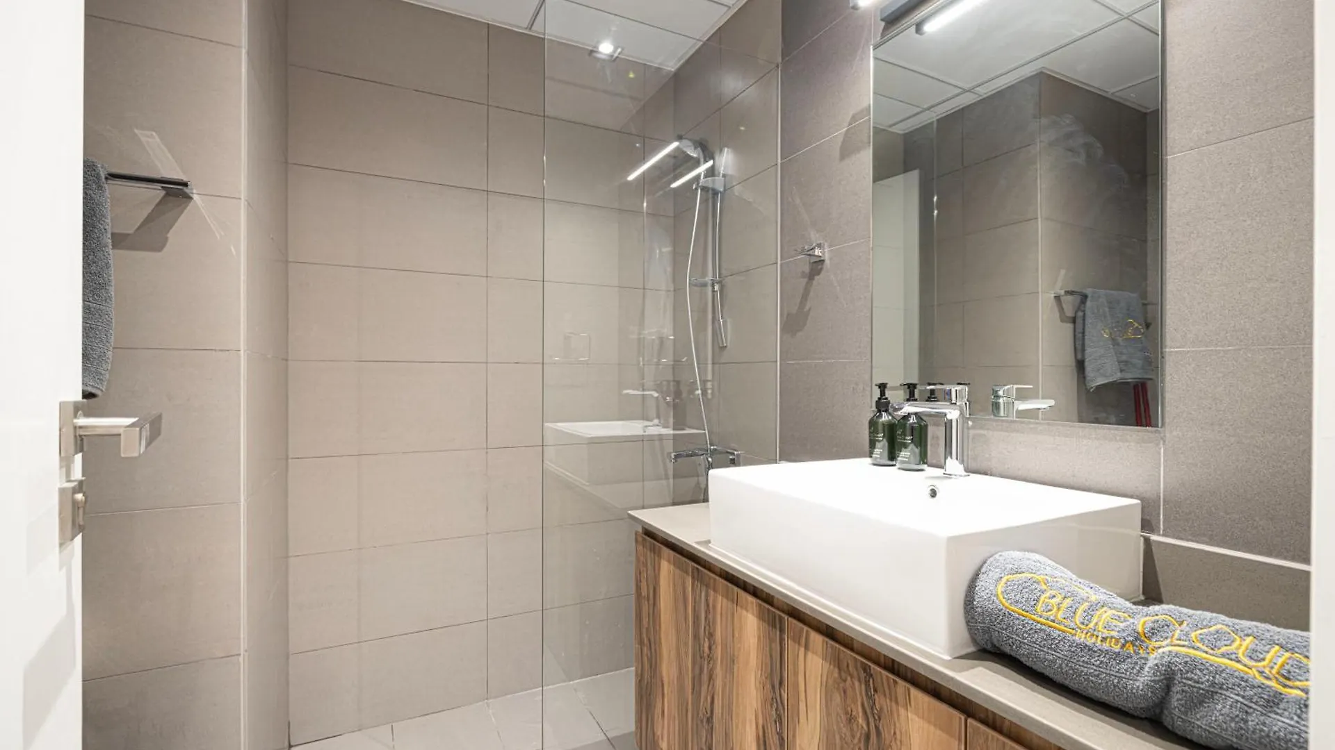 Desert Nights By Blue Cloud Holidays Sharjah Apartment